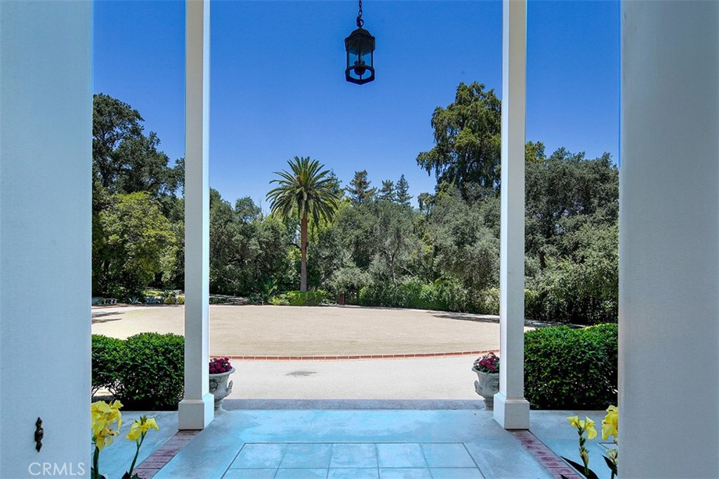 908 Flintridge Avenue