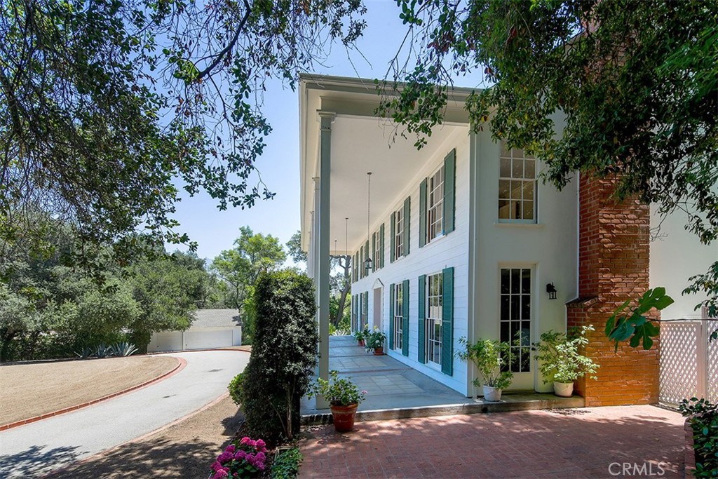 908 Flintridge Avenue