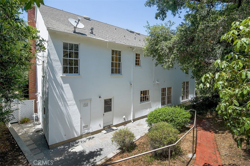 908 Flintridge Avenue