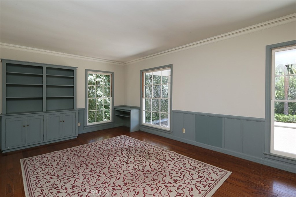 908 Flintridge Avenue