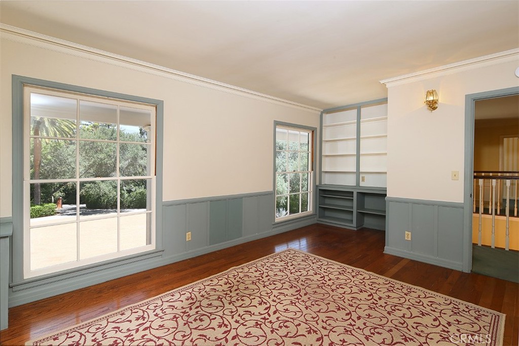 908 Flintridge Avenue