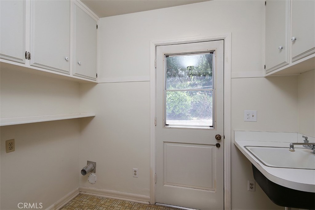 908 Flintridge Avenue