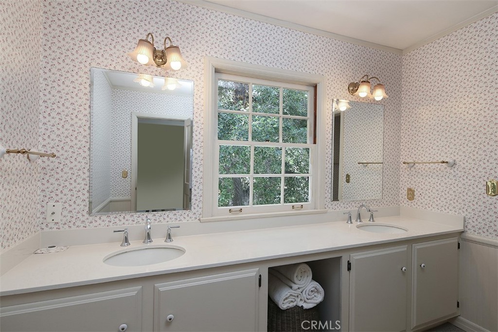 908 Flintridge Avenue