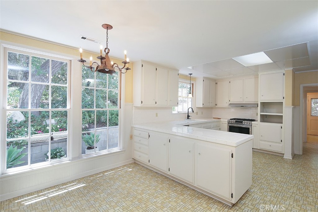 908 Flintridge Avenue