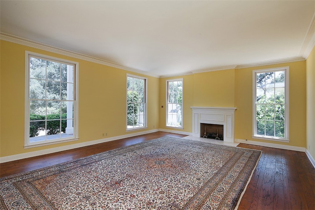 908 Flintridge Avenue