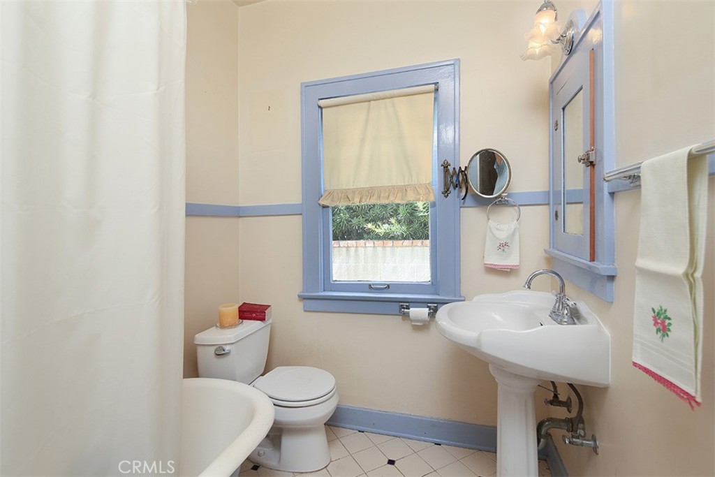 348 N. Alta Vista Ave.