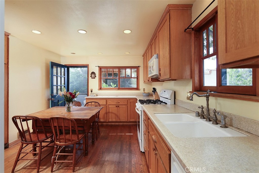 348 N. Alta Vista Ave.