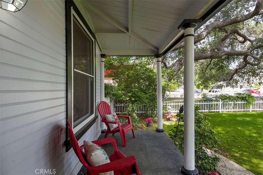320 E Lemon Avenue