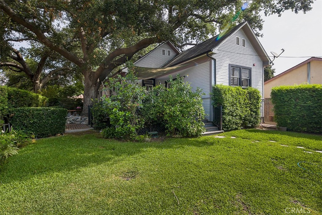 320 E Lemon Avenue