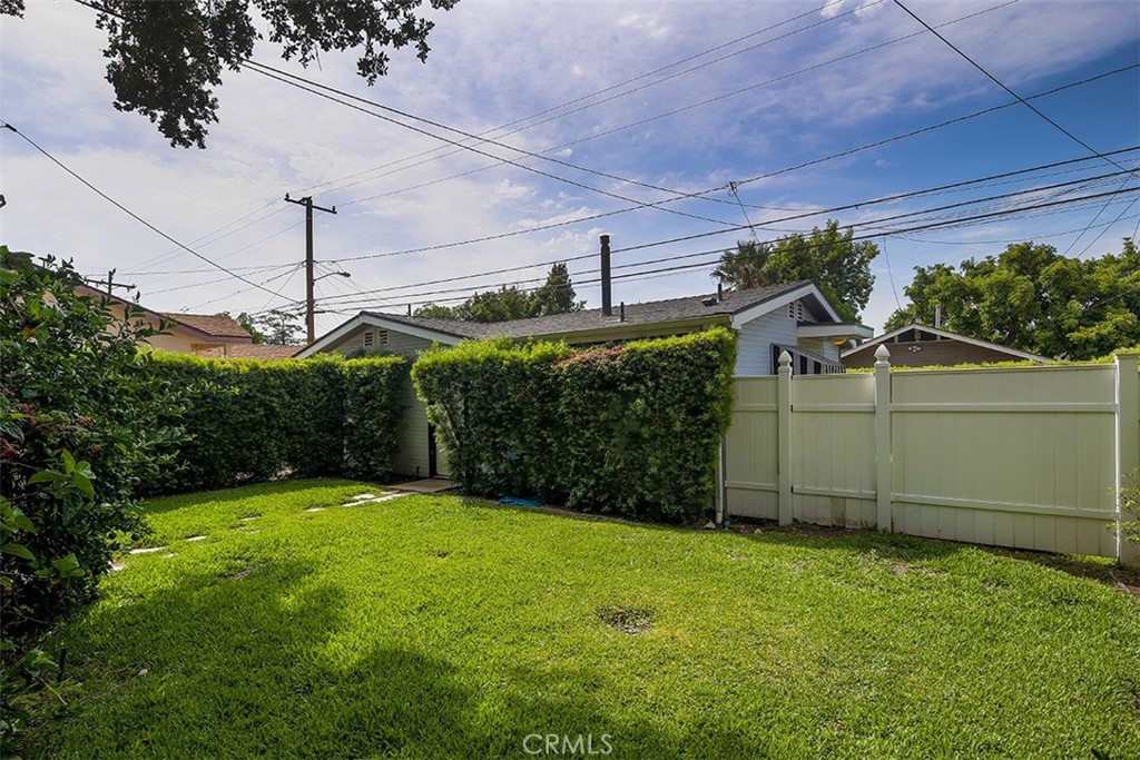 320 E Lemon Avenue