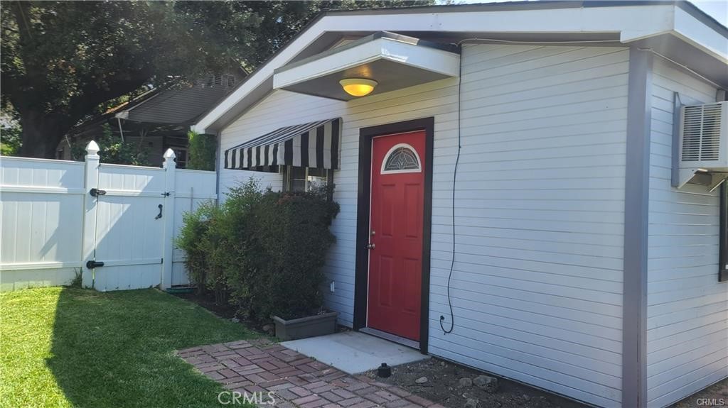 320 E Lemon Avenue
