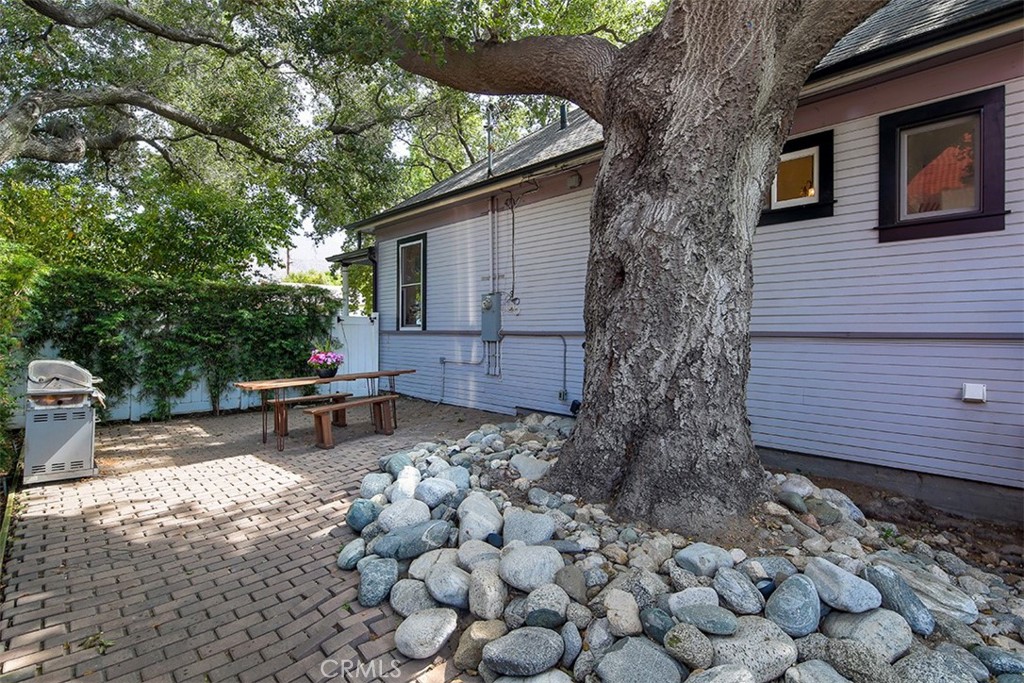320 E Lemon Avenue