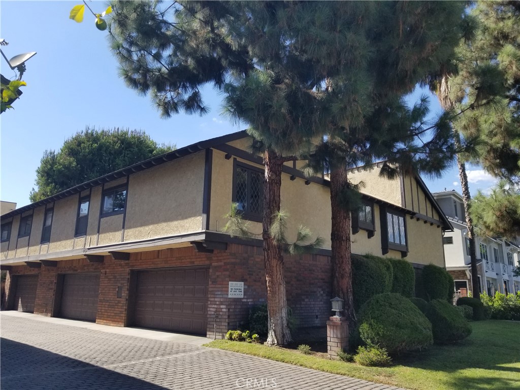 503 W Duarte Road Unit: 4