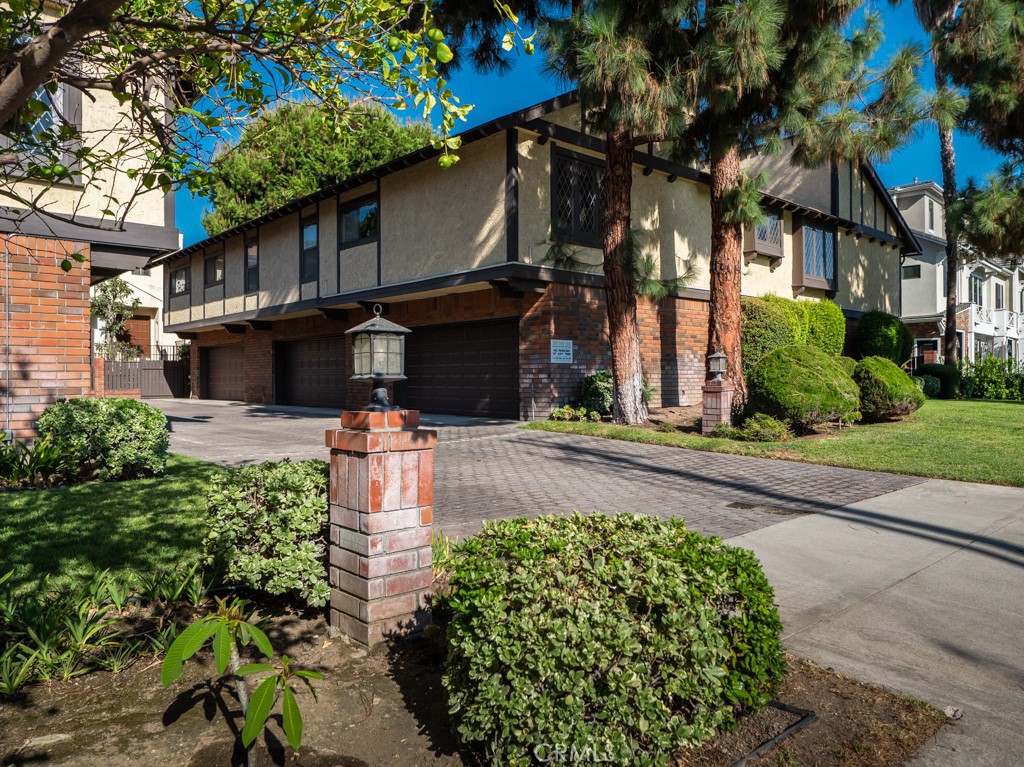 503 W Duarte Road Unit: 4