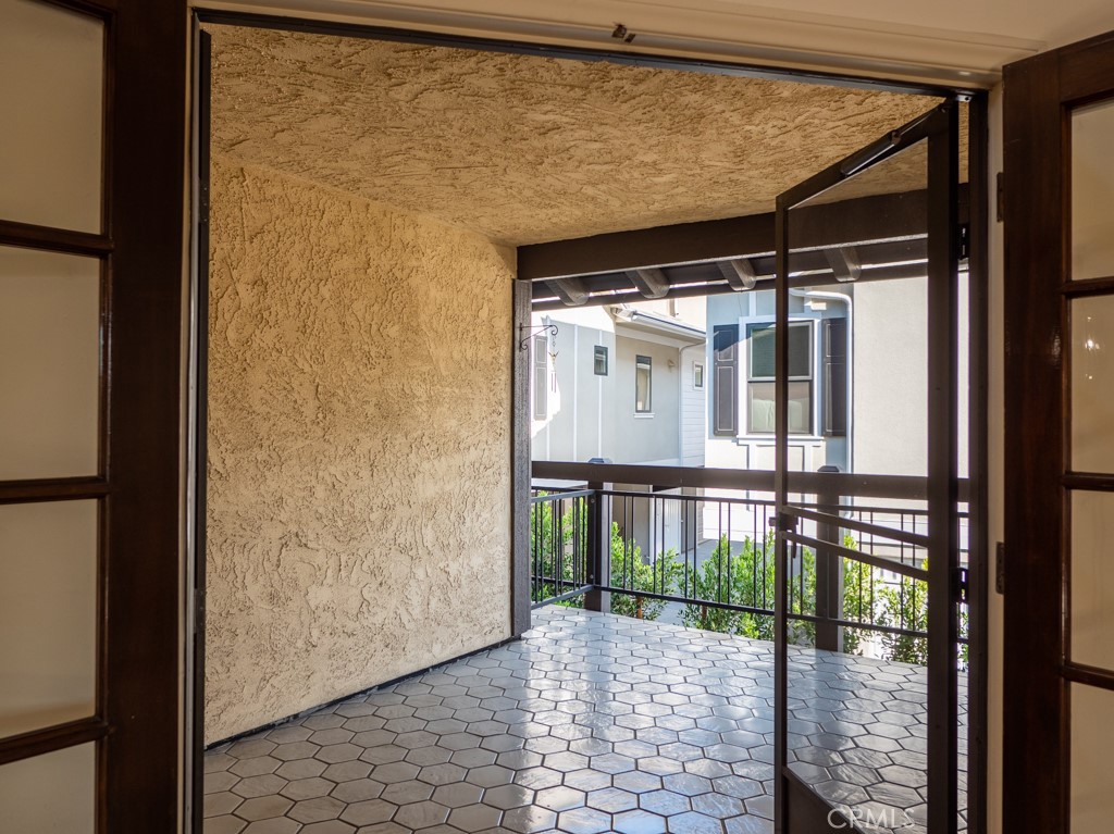 503 W Duarte Road Unit: 4