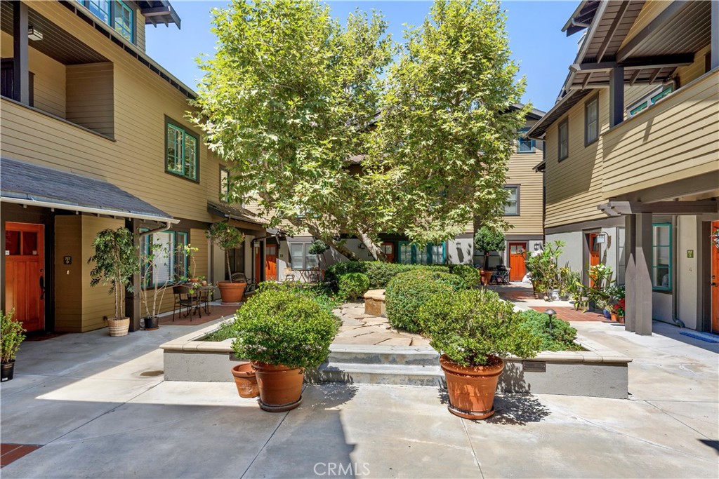 727 Meridian Avenue E