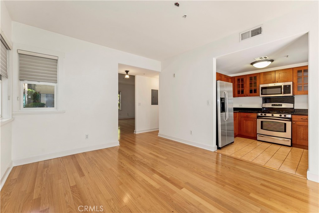 727 Meridian Avenue E