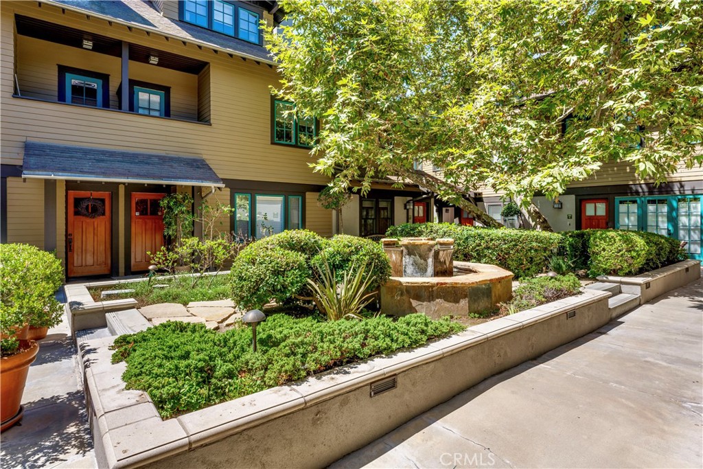 727 Meridian Avenue E