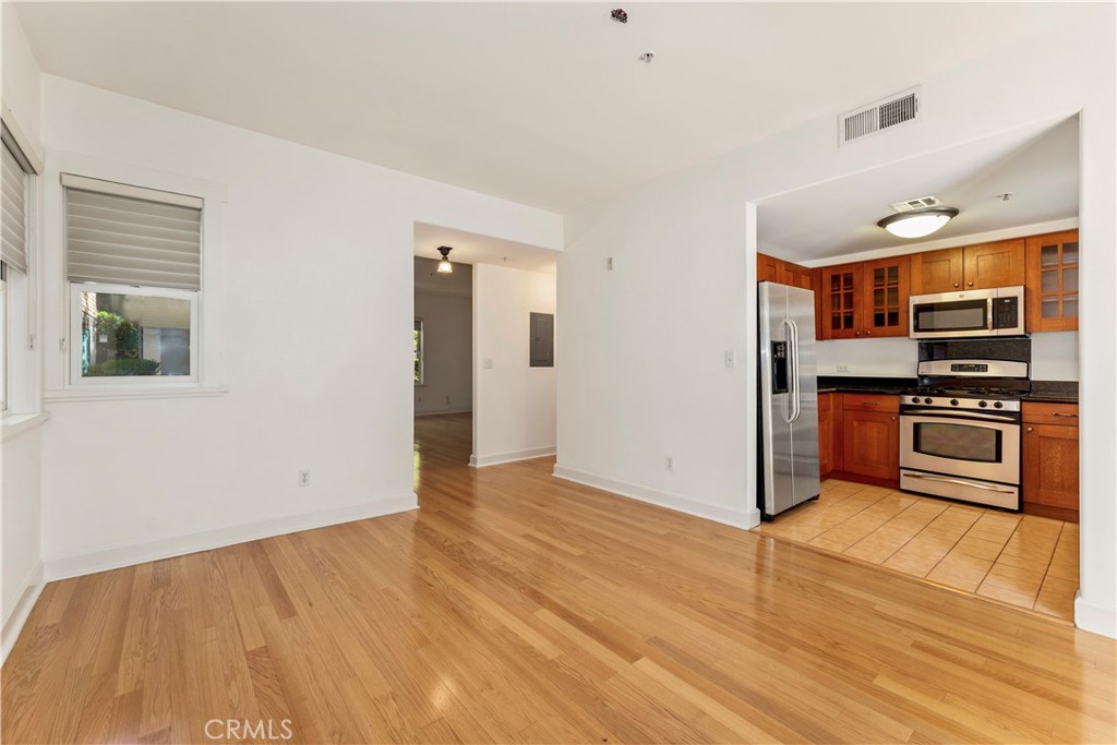 727 Meridian Avenue E