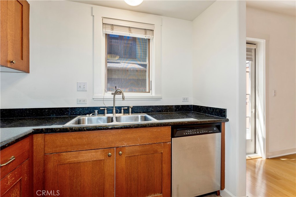 727 Meridian Avenue E