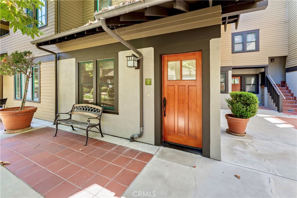 727 Meridian Avenue E