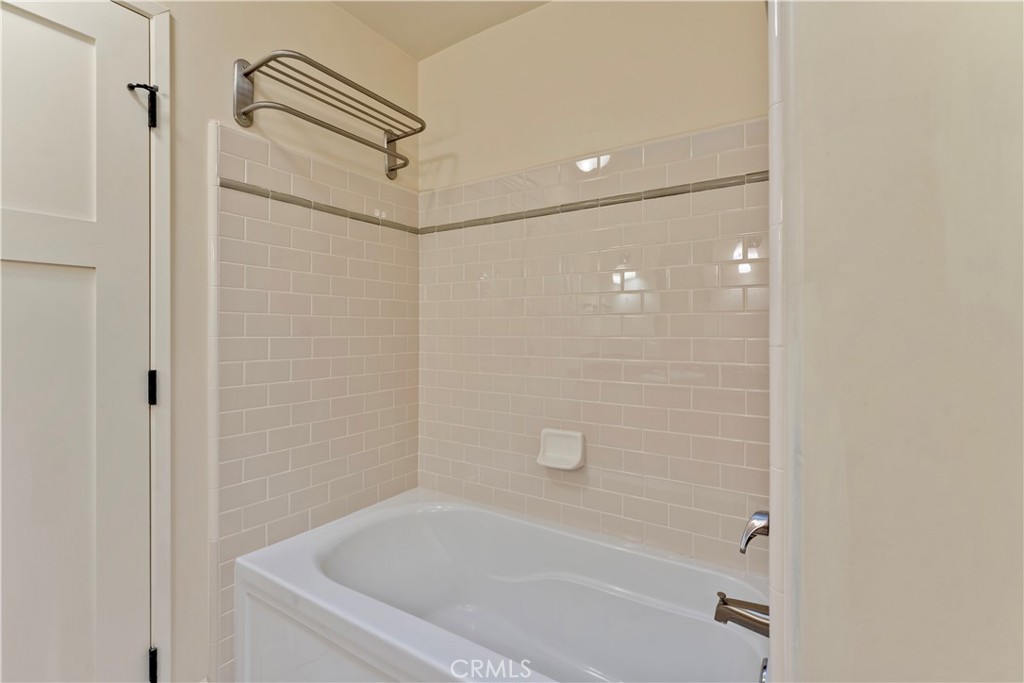 727 Meridian Avenue E