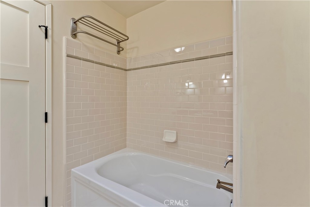 727 Meridian Avenue E