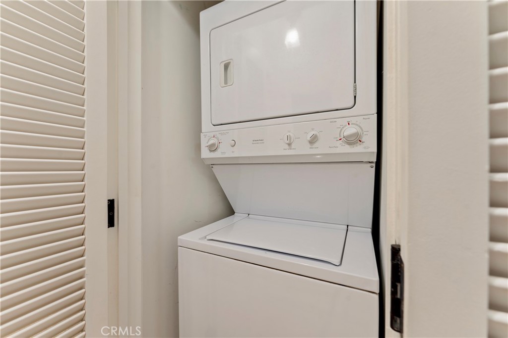 727 Meridian Avenue E