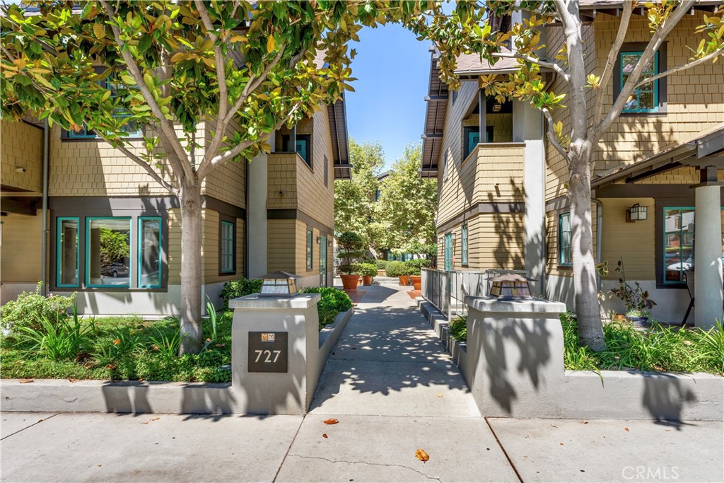 727 Meridian Avenue E