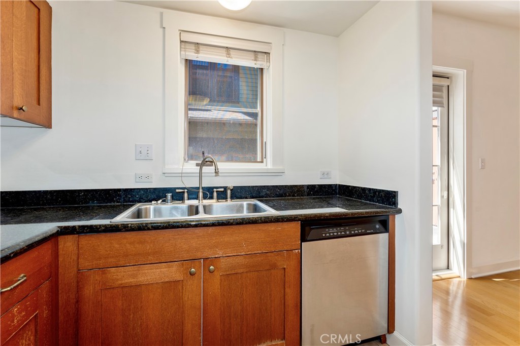 727 Meridian Avenue E