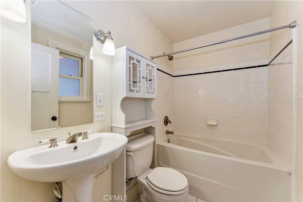 727 Meridian Avenue E