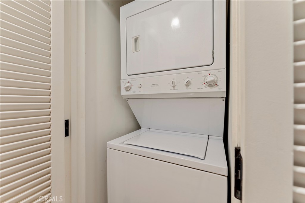 727 Meridian Avenue E