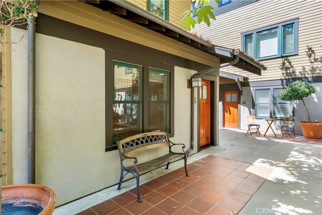 727 Meridian Avenue E