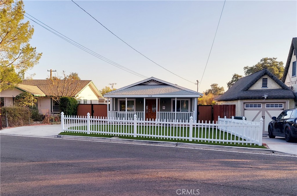 908 Valley View Avenue