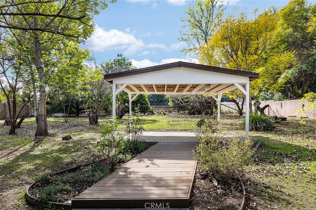 14936 Los Robles Avenue