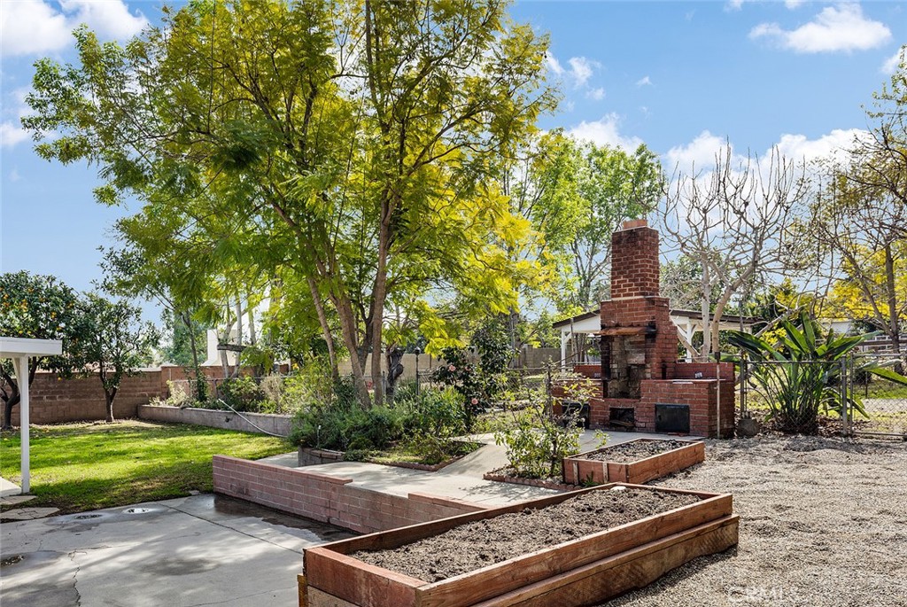 14936 Los Robles Avenue