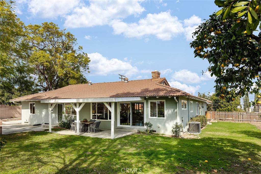 14936 Los Robles Avenue