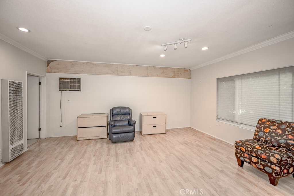 2437 Florence Avenue