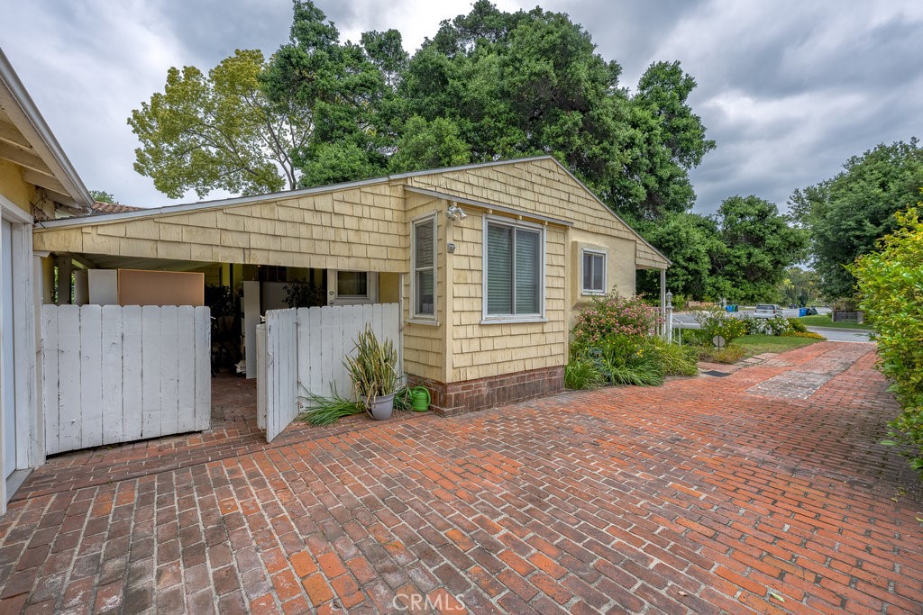 2437 Florence Avenue