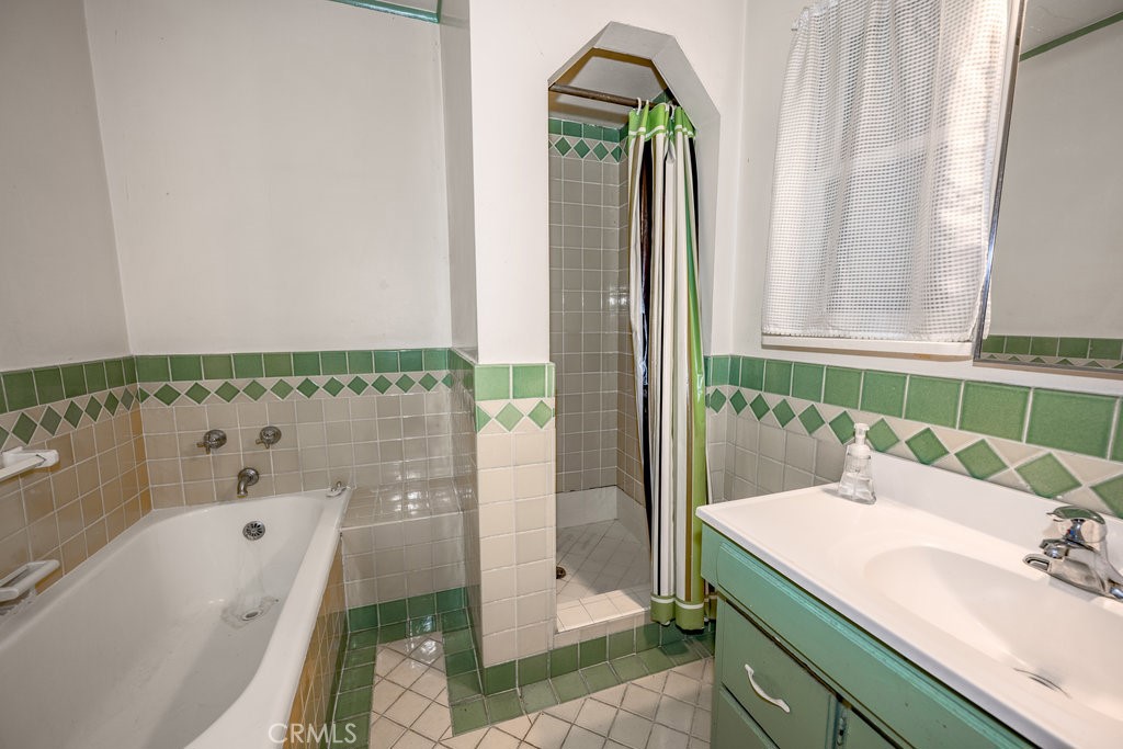 2437 Florence Avenue