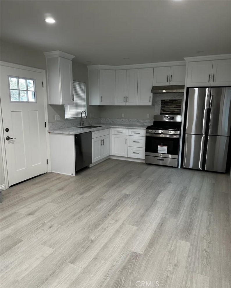 635 W Colorado Boulevard 1