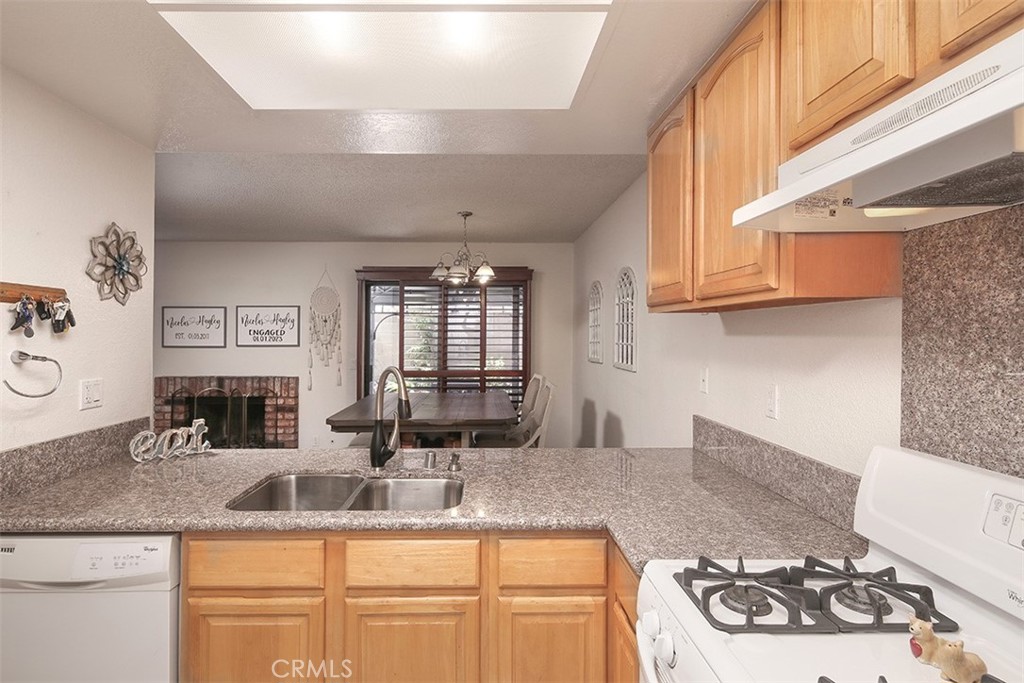 821 S Cerritos Avenue 17