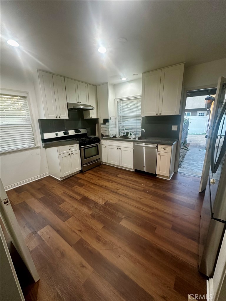 637 W Colorado Boulevard