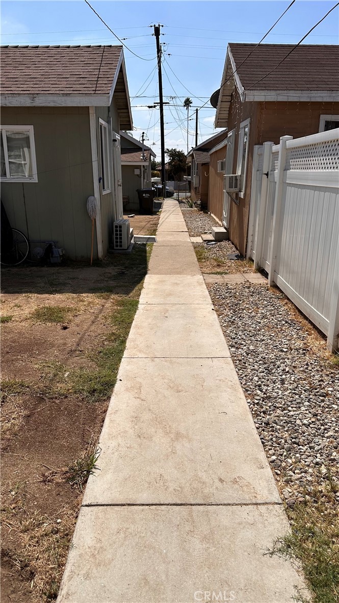 307 E Angeleno Avenue