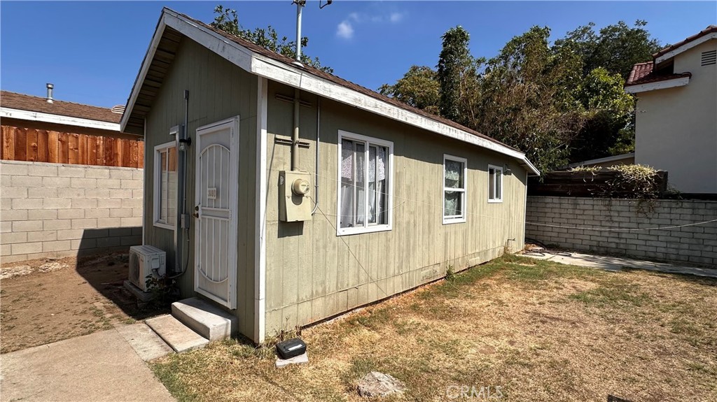 307 E Angeleno Avenue