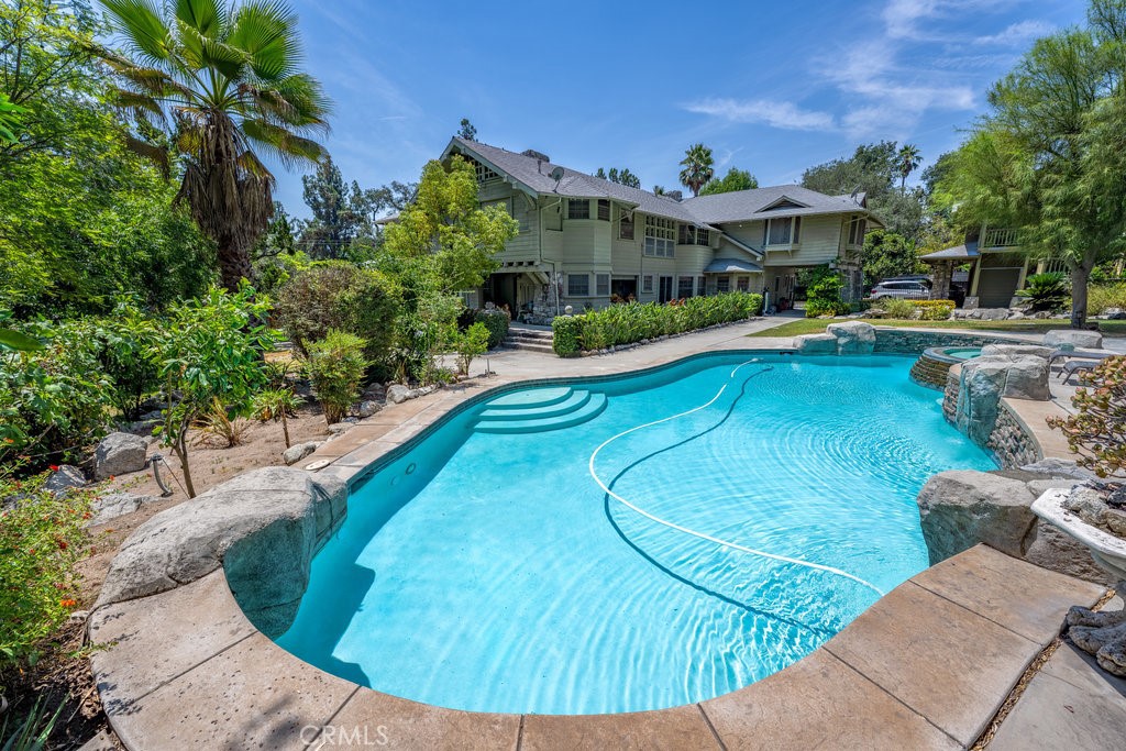 481 W Highland Avenue