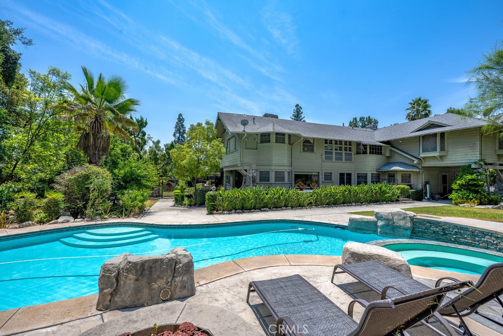 481 W Highland Avenue