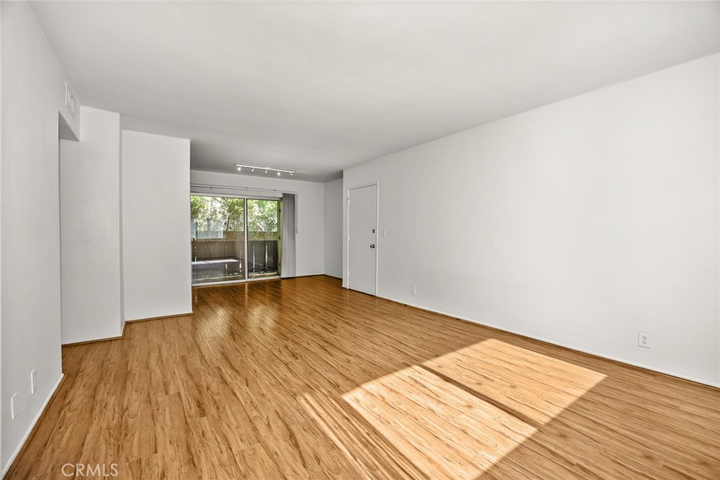 231 S Catalina Avenue 5