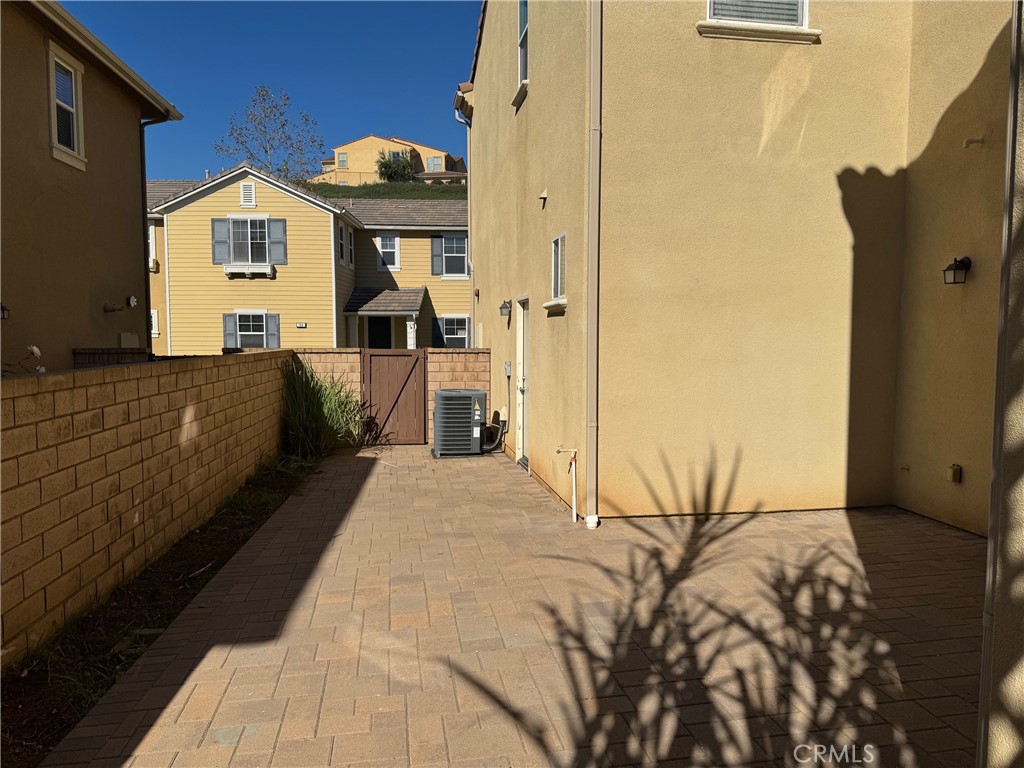 759 E Sierra Madre