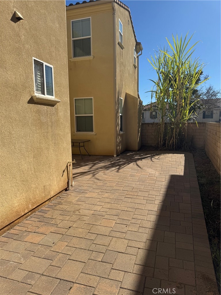 759 E Sierra Madre